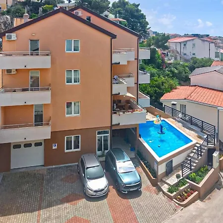 Amazing Apartment In Baska Voda דירה