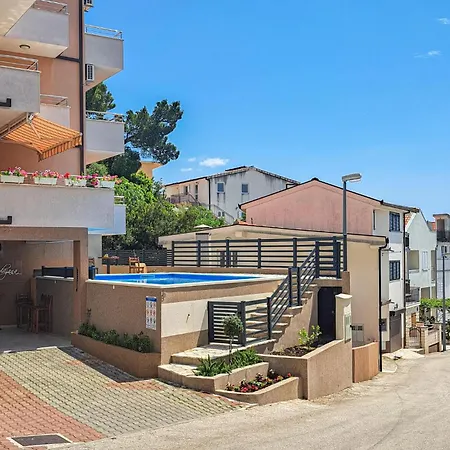 Amazing Apartment In Baska Voda באסקה וודה